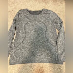 SOLD!! Lululemon Relaxed Swiftly Tech along Sleeve Size 8 heathered gray